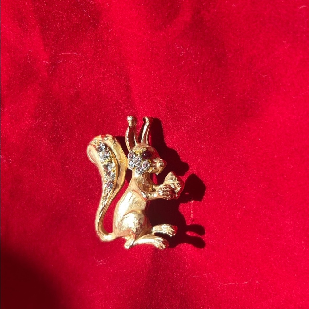Unbranded Gold-Tone Squirrel Brooch Pin White Rhinestones Red Eye Vintage